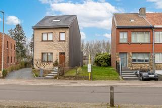 Bouwgrond voor een gesloten bebouwing te Dilbeek - ééngezinswoning of meergezinswoning voor 2 appartementenDeze bouwgrond geniet een oppervlakte van...