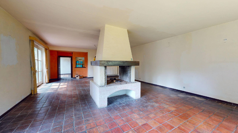 Rustig en gunstig gelegen te renoveren villa van 375m² op 48 are - photo 5