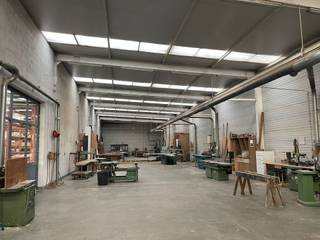 Dit industriële gebouw ligt in het hart van de zone Hauts-Sarts in Herstal, een van de meest gewilde industrieparken van Wallonië, en biedt een...