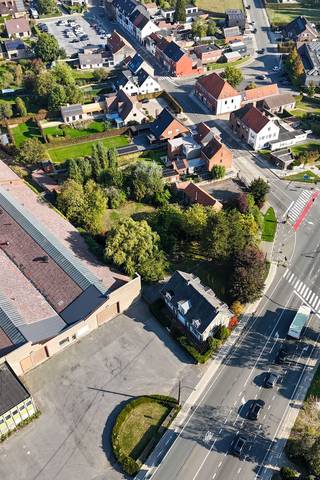 Te renoveren woning gelegen op een uitstekende zichtlocatie nabij het centrum van Ardooie, op slechts 10 minuten van stad Roeselare en in de...