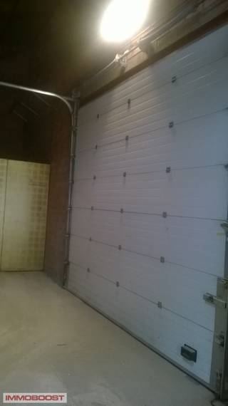 ANTWERPEN - Hoboken, professioneel magazijn van 100m², hoge sectionaalpoort, water, elektriciteit, ruime afgesloten parking, vlakbij centrum - Antwerpen en alle autostrades