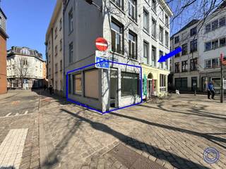 Informations sur le bien commercial :Cet immeuble commercial est très bien situé au coin de Koepoortbrug et Huikstraat à Anvers, dans un quartier...