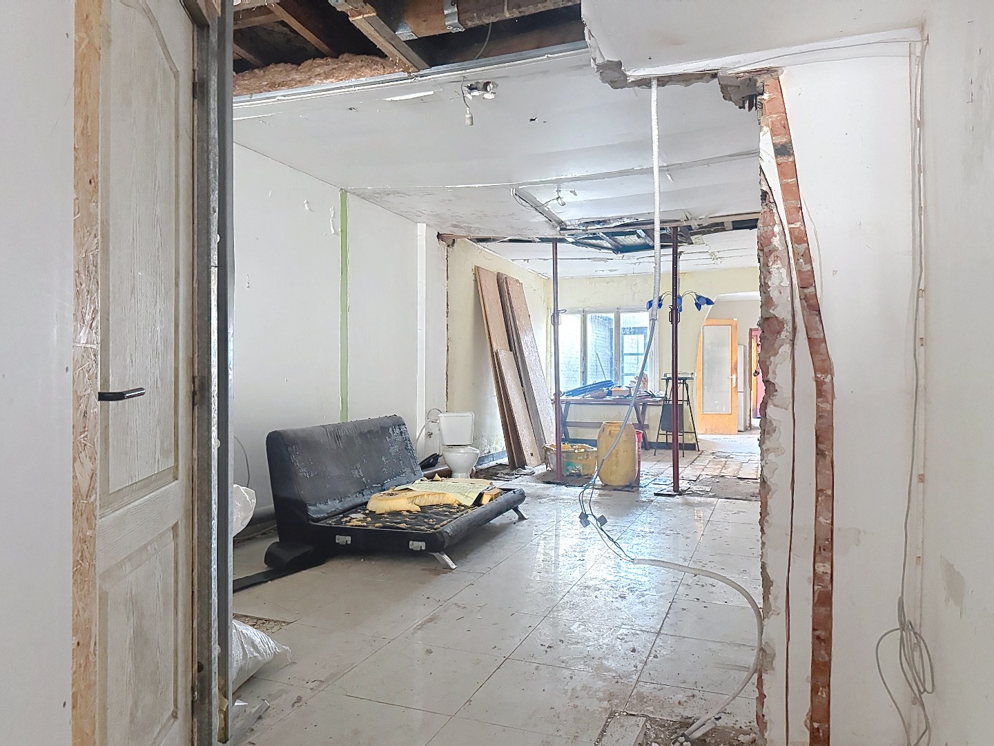 Renovatable property with great potential in the center of Willebroek! - photo 3