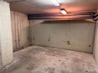 Dubbele garage in het centrum van de stad. Ruime en praktische dubbele garagebox, ideaal gelegen in het hart van de stad. Perfect voor het...
