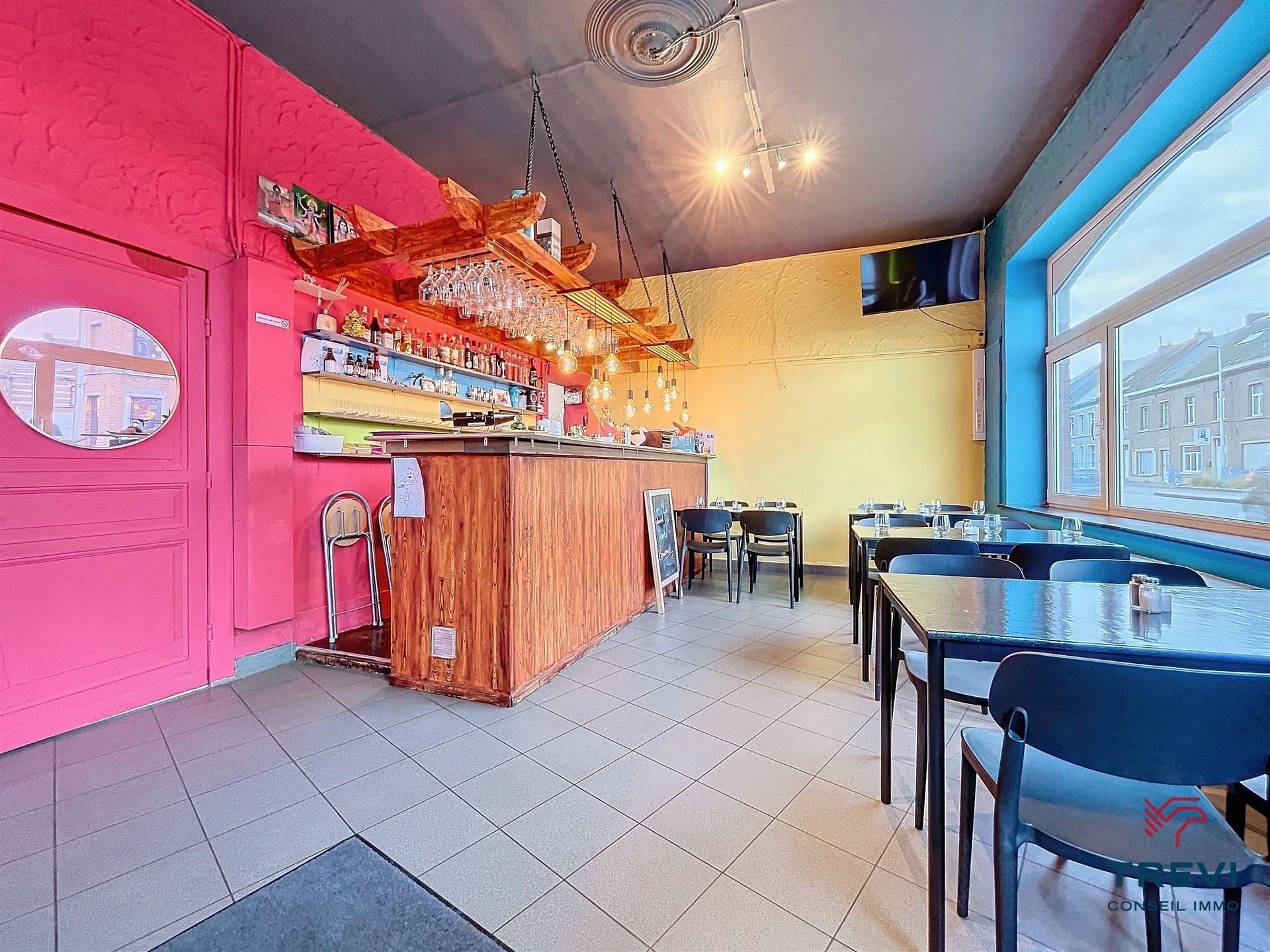 SOUS OPTION Beau commerce de restauration avec belle cuisine professionnelle neuve et grand logement à l'étage - photo 3