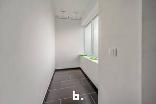 De Hoefijzerlaan is een gegeerde locatie in Brugge dankzij haar uitstekende bereikbaarheid en nabijheid van het centrum. Vlakbij station, winkels...