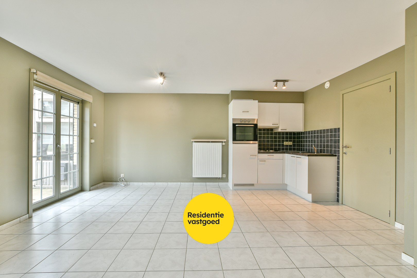 Modern gelijkvloers appartement met 2 slaapkamers– op slechts 500m van strand en zee! - foto 3