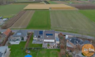 MASSEMEN - Deze goed onderhouden woning met 3 slaapkamers en tuin met verzicht, is uitstekend gelegen, op een boogscheut van de dorpskern...