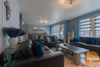 <br />WICHELEN - Deze perfect instapklare woning vindt u op vlakbij het centrum van Wichelen. De ligging van dit pand is bijzonder aantrekkelijk met alle voorzieningen zoals winkels, horeca, scholen en openbaar vervoer in de directe omgeving. Op vlak van ontspanning bent u meteen op het jaagpad langs de Schelde richting de Kalkense Meersen.<br /><br />Naar indeling toe beschikt deze woning op het gelijkvloers over een gezellige leefruimte met veel lichtinval, een geïnstalleerde keuken, een hal, een badkamer en 3 slaapkamers. Verder is er ook nog een praktische berging.<br /><br />Verder is er nog de gezellige, onderhoudsvriendelijke tuin.<br /><br />Extra troeven: EPC D, dubbele beglazing, dakisolatie, 24 zonnepanelen, ... <br /><br />Kortom, bent u op zoek naar een instapklare starterswoning op een leuke locatie? Aarzel dan niet en maak snel uw afspraak! Voor meer info en bezoek 053/60.65.60.