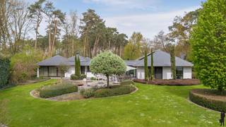 Ruime villa - zuid georienteerd - toplocatie - met zwembad te Keerbergen.Deze unieke villa op een perceel van 30A is voorzien van alle comfort,...