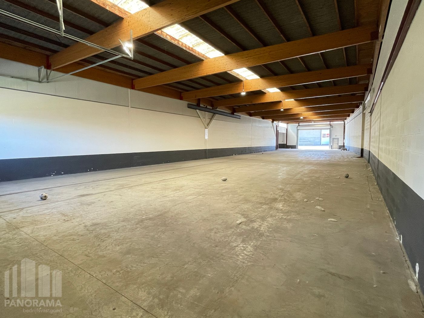 STRATEGISCH GELEGEN OPSLAGRUIMTE VAN 622 M² TE HUUR - foto 4