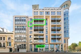 Dit zeer mooie en standingvolle appartement is gelegen op een uiterst centrale topligging in Oostende en geniet van een prachtig open zicht op...