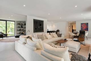 LUXUEUS VILLA-APPARTEMENT MET ZICHT OP GROEN TE KEERBERGEN.Uniek, ruim en hoogwaardig afgewerkt villa-appartement met gebruik van duurzame materialen...