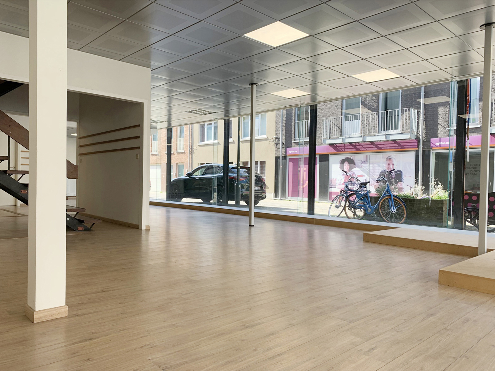 Commerciële handelsruimte of kantoor op toplocatie! - foto 2