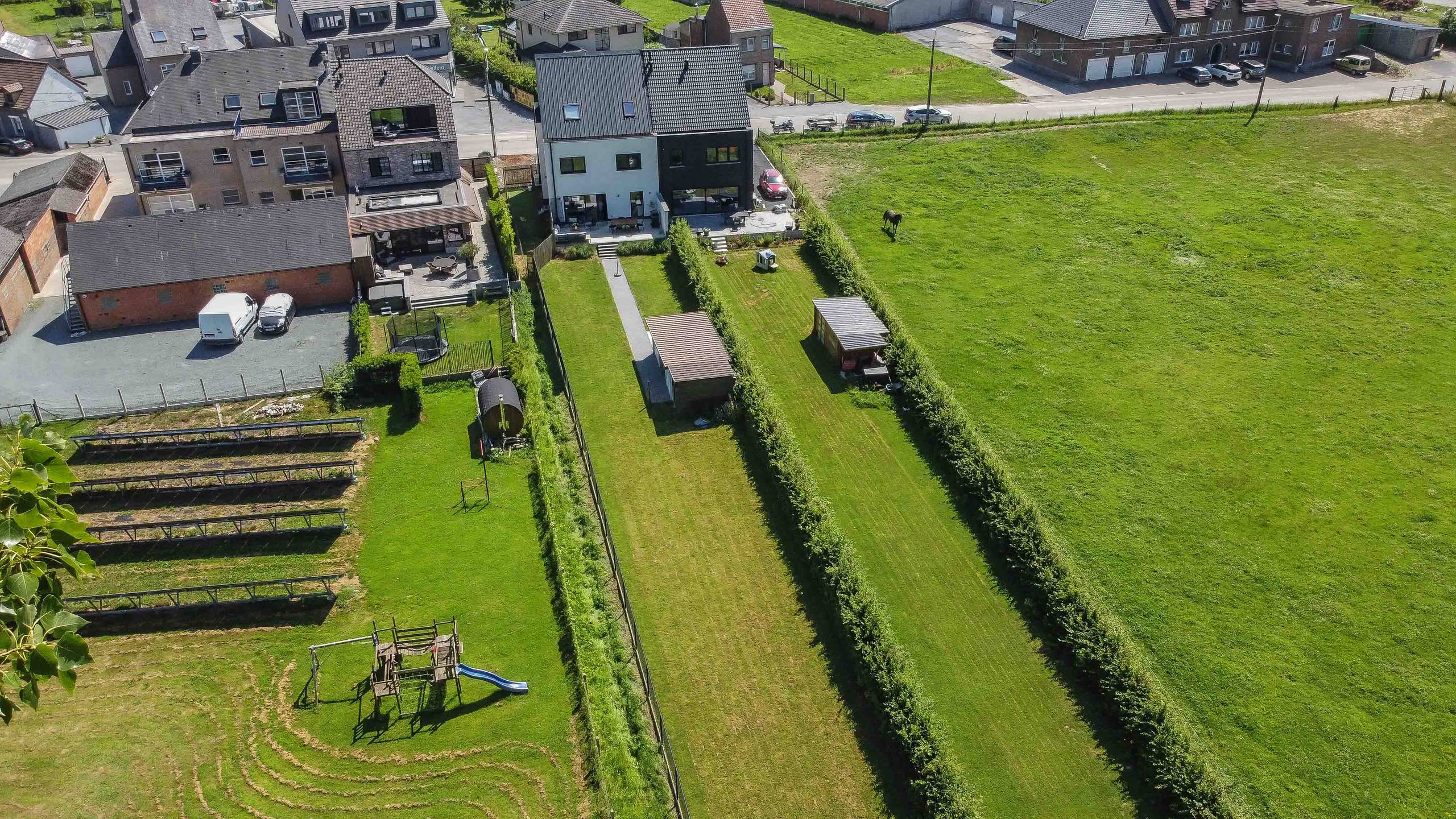 NZEB home: 4 bedrooms, 3 baths & green views - photo 4