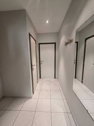 ZEER GEZELLIG GLVL-APPARTEMENT ( bewoonbare opp. 99m² en tuin +/-60m²)indeling: inkomhal + apart toilet, een supergezellige leefruimte (35m²) met...