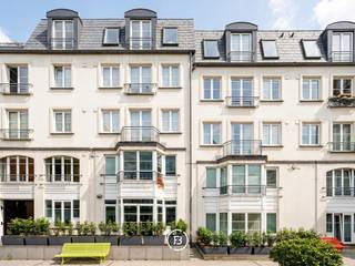 In het hart van Brussel, op een toplocatie nabij de Kunstberg en de Zavel, bevindt zich dit charmante appartement met een bewoonbare oppervlakte van ongeveer 66m². Dankzij de doordachte indeling, de aangename lichtinval en de centrale ligging vormt dit appartement een ideale uitvalsbasis voor wie comfortabel wil wonen in de hoofdstad.<br /><br />Het appartement verwelkomt u via een inkomhal met apart gastentoilet. De ruime leefruimte biedt voldoende plaats voor een gezellige zit- en eethoek en sluit aan op de volledig uitgeruste keuken. Verder beschikt het appartement over een slaapkamer, een badkamer. Mogelijkheid tot het huren van een parkeerplaats. <br /><br />EPC: C + <br />Provisie gemeenschappelijke lasten: €105/maand. Provisie water en verzekering: €40/maand. <br /><br />De buurt combineert het bruisende stadsleven met een rijk cultureel aanbod. Musea, galerijen, winkels, restaurants en gezellige cafés bevinden zich op wandelafstand. Bovendien zorgen de uitstekende verbindingen met het openbaar vervoer voor een vlotte bereikbaarheid van alle delen van de stad.