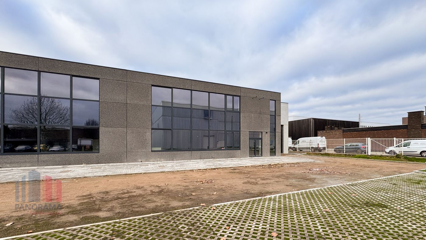 MAGAZINE 649 m² FOR RENT IN LIER - photo 2
