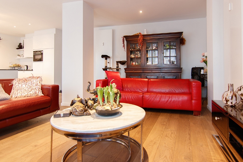 Totaal gerenoveerd gelijkvloers 3 slpk-appartement met gezellig terras op een toplocatie. Garagebox optioneel! - foto 5