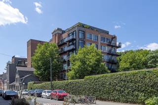 Trendy penthouse met panoramisch uitzicht en prachtig terrasGelegen op de zesde verdieping van een voormalig industrieel gebouw.Geniet van een...