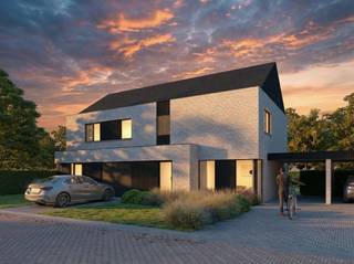Stap binnen in de strakke elegantie van een moderne halfopen nieuwbouwwoning, compleet met inpandige garage, gelegen op een zuid-georiënteerd perceel in een serene verkaveling. Deze eigentijdse woning biedt niet alleen een oase van rust maar ook een harmonieuze mix van modern design en comfort. Met 3 slaapkamers biedt deze woning voldoende ruimte voor een gezinsleven terwijl een optionele vaste trap naar de zolder de mogelijkheid biedt voor een 4e slaapkamer. Deze energiezuinige BEN-woning is uitgerust met geavanceerde technologieën, waaronder een warmtepomp, vloerverwarming op het gelijkvloers en de verdieping, ventilatie type D met warmterecuperatie, een regenwaterput van 10.000L, zonnepanelen, en meer. Het zuid-georiënteerde perceel vangt de zonnestralen optimaal op en creëert een lichte en luchtige sfeer in de woning. Voor meer informatie en om deze moderne woning te ontdekken, bel Ewout op 0497 588 888 of stuur een e-mail naar contact@huysmanbouw.be. Laat ons samen de deur openen naar jouw nieuwe thuis.