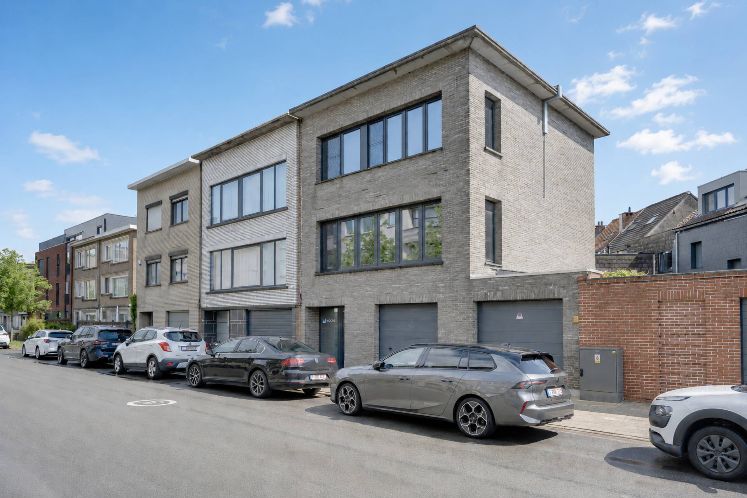 Bijzondere bel-étagewoning met potentieel en tuintje - foto 1