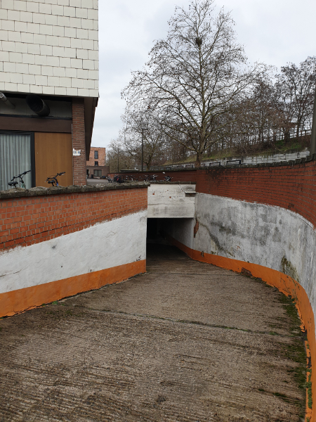 2 overdekte autostaanplaatsen op toplocatie aan Station Nekkerspoel - foto 2