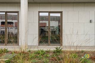 Wil jij jouw zaak vestigen op een toplocatie? Dit handelspand, gelegen aan t Waterzicht, een echte landmark tussen Zenne en Zeekanaal, biedt alles...