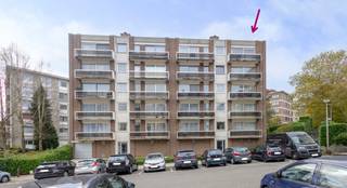 Penthouse met één slaapkamer en rustig en ruim zuidelijk gelegen terras te Dilbeek!Dit appartement is gelegen op de bovenste (zesde) verdieping van...
