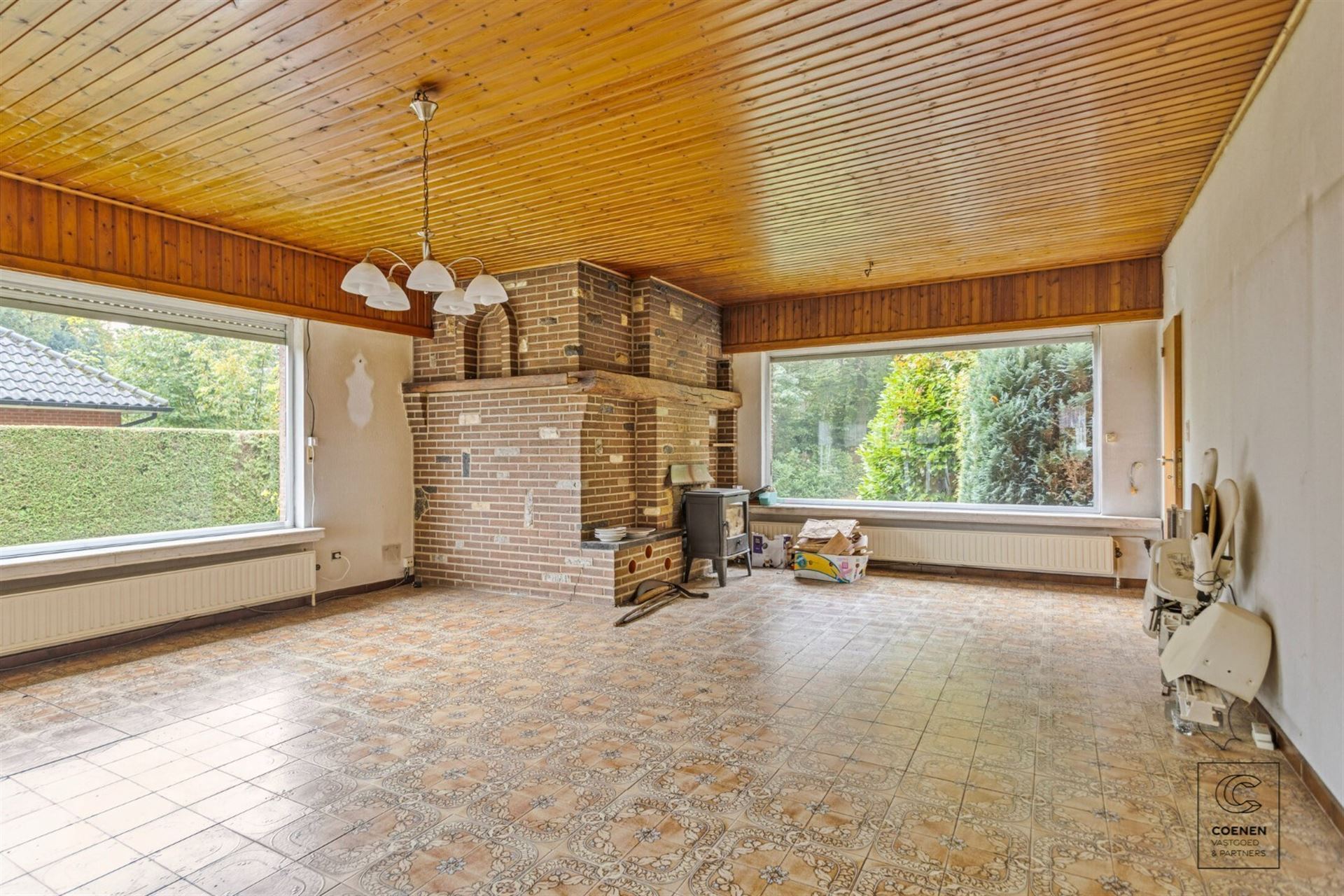 Te renoveren woning met 4 à 5 slpk' s, 236 m² bew. opp. op perceel van 3.990 m²! - foto 4