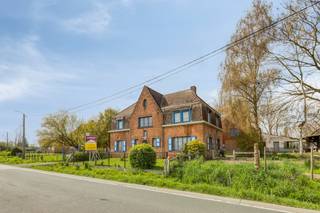 Droom je van een landelijke eigendom met ruimte, karakter en tal van mogelijkheden, in een groene omgeving?Dan is deze unieke hoeve in het pittoreske...