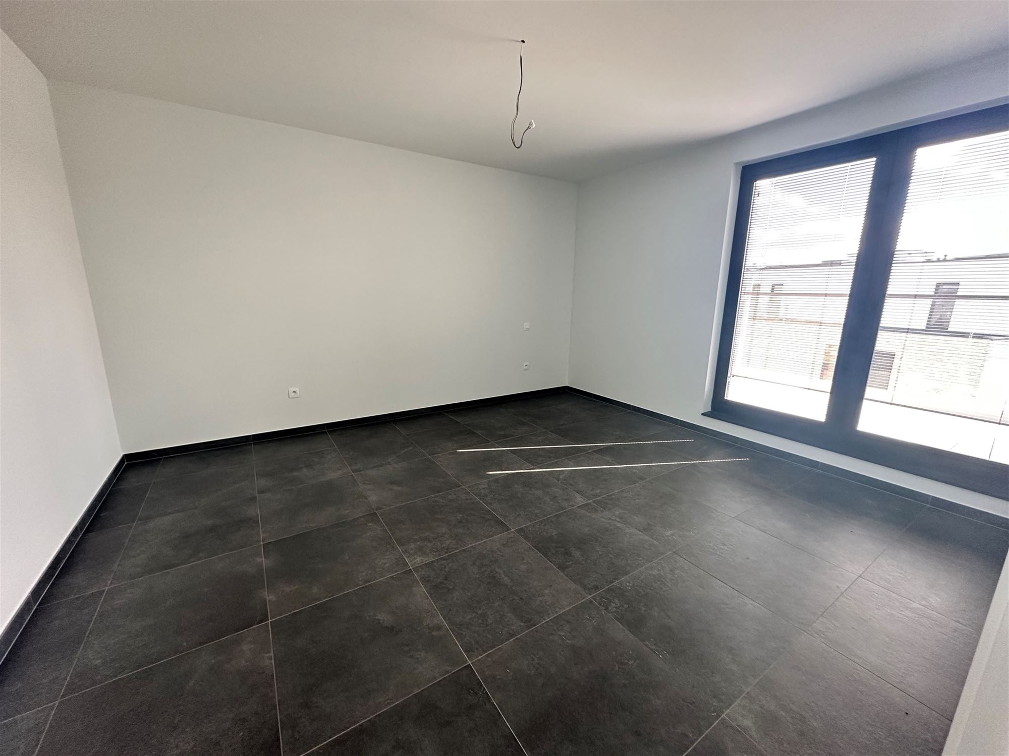 UNIEKE PENTHOUSE MET 2 SLAAPKAMERS, RUIME TERRASSEN EN GARAGE TE PAAL - foto 4