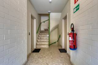 Dit appartement ligt in een rustige straat op een boogscheut van Leuven centrum.Indeling is als volgt:Een ruime inkomhal met apart toilet. De grote...