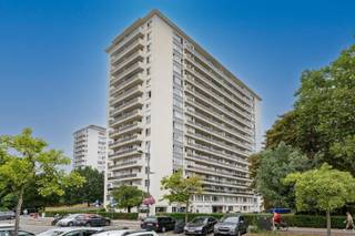 Stijlvol gerenoveerd appartement, op wandelafstand van scholen, winkels en openbaar vervoer.INDELINGInkomhalLichtrijke leefruimte met aparte...