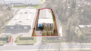 Veelzijdig bedrijfsgebouw te koop in de industriezone van Niel (op grens met Boom), gelegen langsheen de Tunnelweg, op een totale grondoppervlakte...
