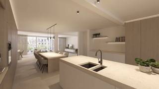 Dit verder af te werken appartement is gelegen op de Grote Markt van Roeselare<br /><br />Momenteel is dit nog ingedeeld als handelspand.<br />De indeling volgens de renders is als volgt: inkomhal, open keuken, eet- en zithoek, terras vooraan, nachthal, 2 slaapkamers (mogelijkheid tot 3 of 4), apart toilet, badkamer, wasplaats en berging.<br /><br />PLUSPUNTEN:<br />- GROTE MARKT ROESELARE<br />- GROOT TERRAS<br />- PRACHTIG ZICHT<br /><br />Meer info of een bezoek ter plaatse? Bel Alina op het nummer 0470856308.