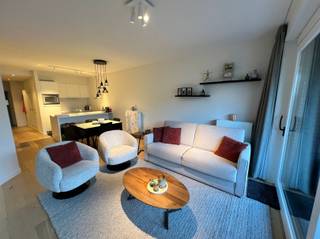 Stijlvol instapklaar gelijkvloers appartement met zonnige tuinOntdek dit prachtige gelijkvloers appartement met 2 slaapkamers in het gegeerde project...