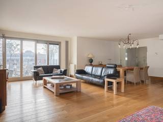 Appartement exceptionnellement spacieux de 163 m² comprenant 2 chambres, avec une terrasse d'environ 26 m² orientée sud/ouest, situé...