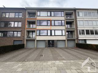 <p><span>Turnkey 2-bedroom apartment with terrace and car park</span></p><p><span>On the second floor of a well-kept building is this pleasant and bright 2-bedroom apartment with car parking space and practical layout.</span></p><p><span>The apartment has a spacious living room with access to a cozy terrace. The kitchen is fully equipped and gives onto a small terrace.</span></p><p><span>The apartment comprises one spacious bedroom and a second room that is ideal as a nursery, office or dressing room. The bathroom has a shower, sink, toilet and plumbing for a washing machine.</span></p><p><span>Through the spacious entrance hall you reach all rooms of the apartment. There is also a private storage room on the ground floor. A parking space in the garage completes the apartment.</span></p><p><span>The monthly provision is 135 and includes water, heating and general expenses.</span></p><p><span> </span></p><p><span>Interested? Contact Immo Matrix-Kolum</span><span> </span></p>