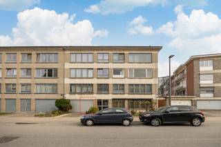 Come enjoy this beautiful apartment to renovate with a touch of charm!With three cozy bedrooms and a lovely terrace, this gem offers an oasis of...