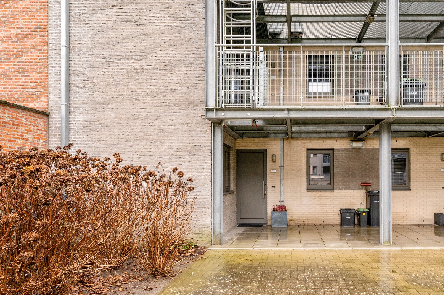 Instapklaar gelijkvloers appartement in het centrum van Beerzel. - foto 4