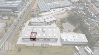 Op zoek naar een bedrijfsruimte waarin u meteen kan starten? Bedrijvenpark "Stuyf" biedt 32 instapklare KMO-units te koop, met oppervlaktes van 170 m² tot 240 m², samenvoegbaar tot 1.145 m².<br /><br />Door volgend <strong>afwerkingspakket </strong>kan u meteen aan de slag:<br />- 4 lichtpunten<br />- sectionale poort<br />- waterkraan<br />- keuring water &amp; elektriciteit<br />- 2 stopcontacten<br /><br />De bedrijfsruimtes (brandklasse B) hebben een vrije hoogte van +/- 6 m en zijn opgebouwd uit een staalconstructie in combinatie met een betonplint en geïsoleerde sandwichpanelen. De loodsen zijn toegankelijk via een automatische sectionale poort met aparte toegangsdeur en glaspartij. Elke unit is uitgerust met een lichtstraat voor extra natuurlijke lichtinval.<br />Deze duurzame bedrijfsgebouwen zijn geschikt voor zowel opslag als productie en bieden een ideale omgeving om te ondernemen. Per magazijn zijn minstens twee privatieve parkeerplaatsen voorzien.<br />Strategisch gelegen langs de Stuivenbergstraat, met vlotte verbinding naar de E403 – een uitstekende uitvalsbasis voor de hele regio.<br /><br /><strong>Onmiddellijk beschikbaar</strong>.<br /><br />Contacteer <strong>PANORAMA B2B</strong> voor bijkomende (technische) inlichtingen, plannen of een vrijblijvend plaatsbezoek <strong>050 300 800</strong>.