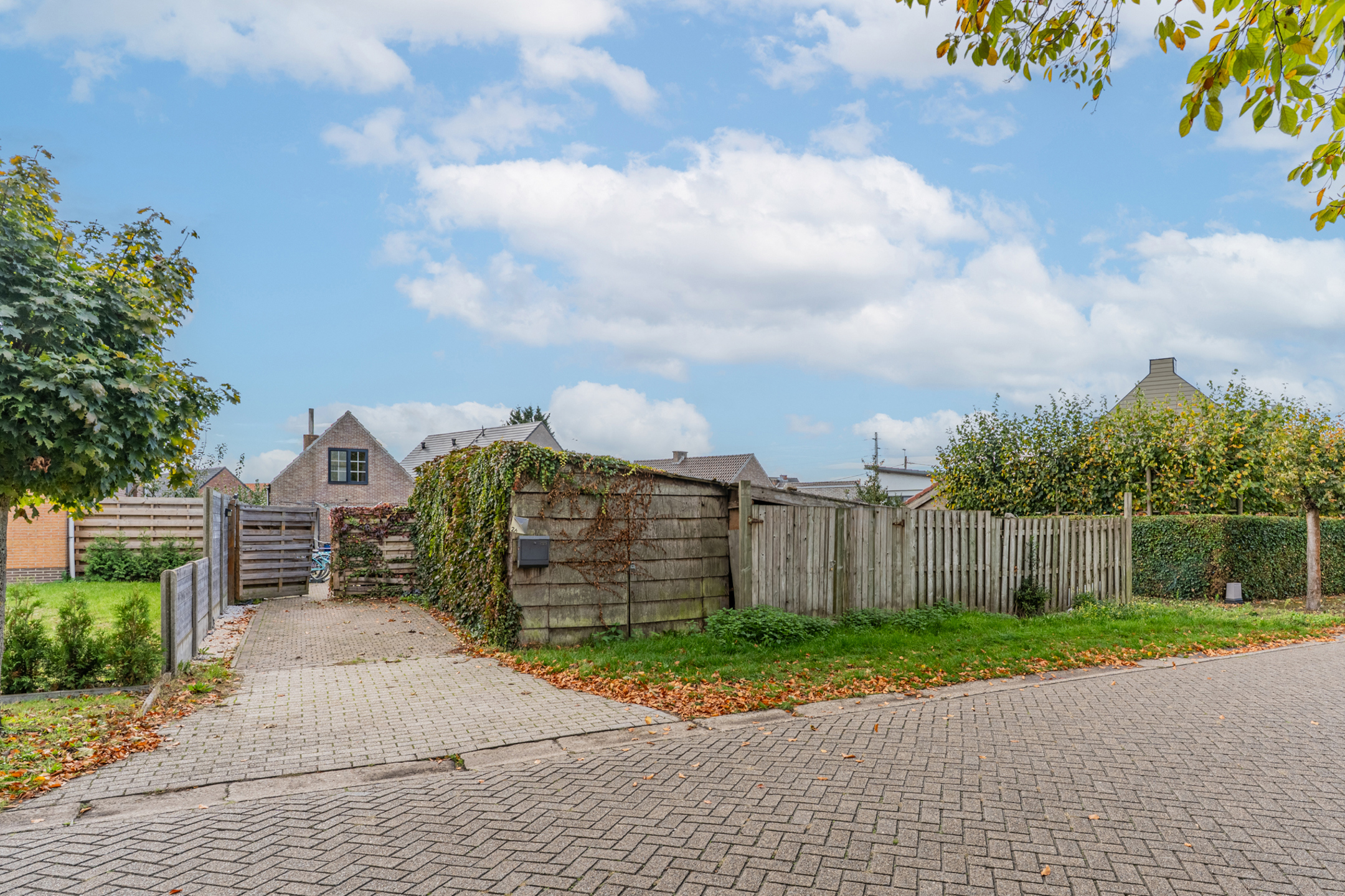 Bouwgrond voor open bebouwing met kleine woonst - foto 2