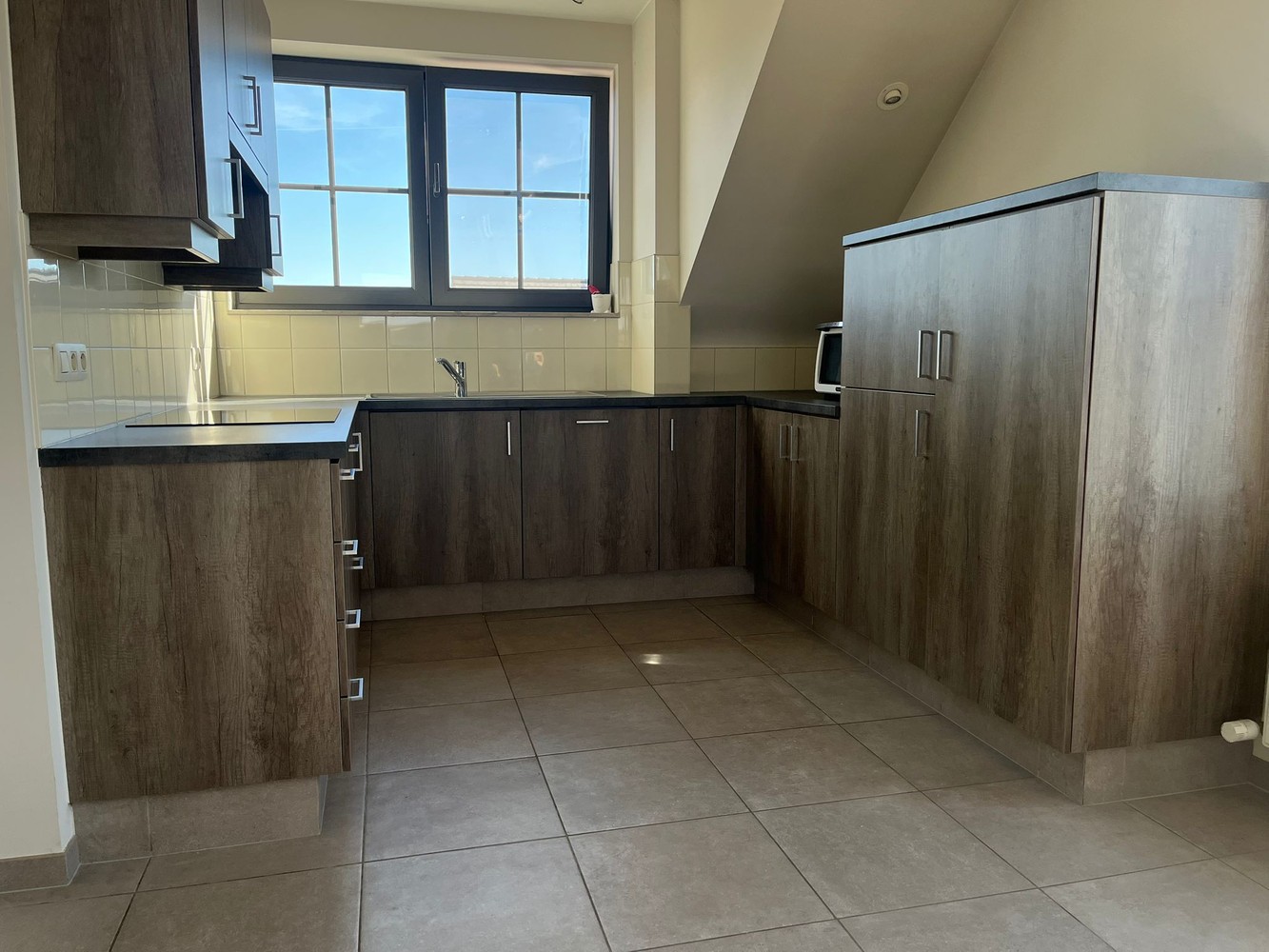 Modern afgewerkt dakappartement met 1 slaapkamer, carport &amp; autostaanplaats - foto 4