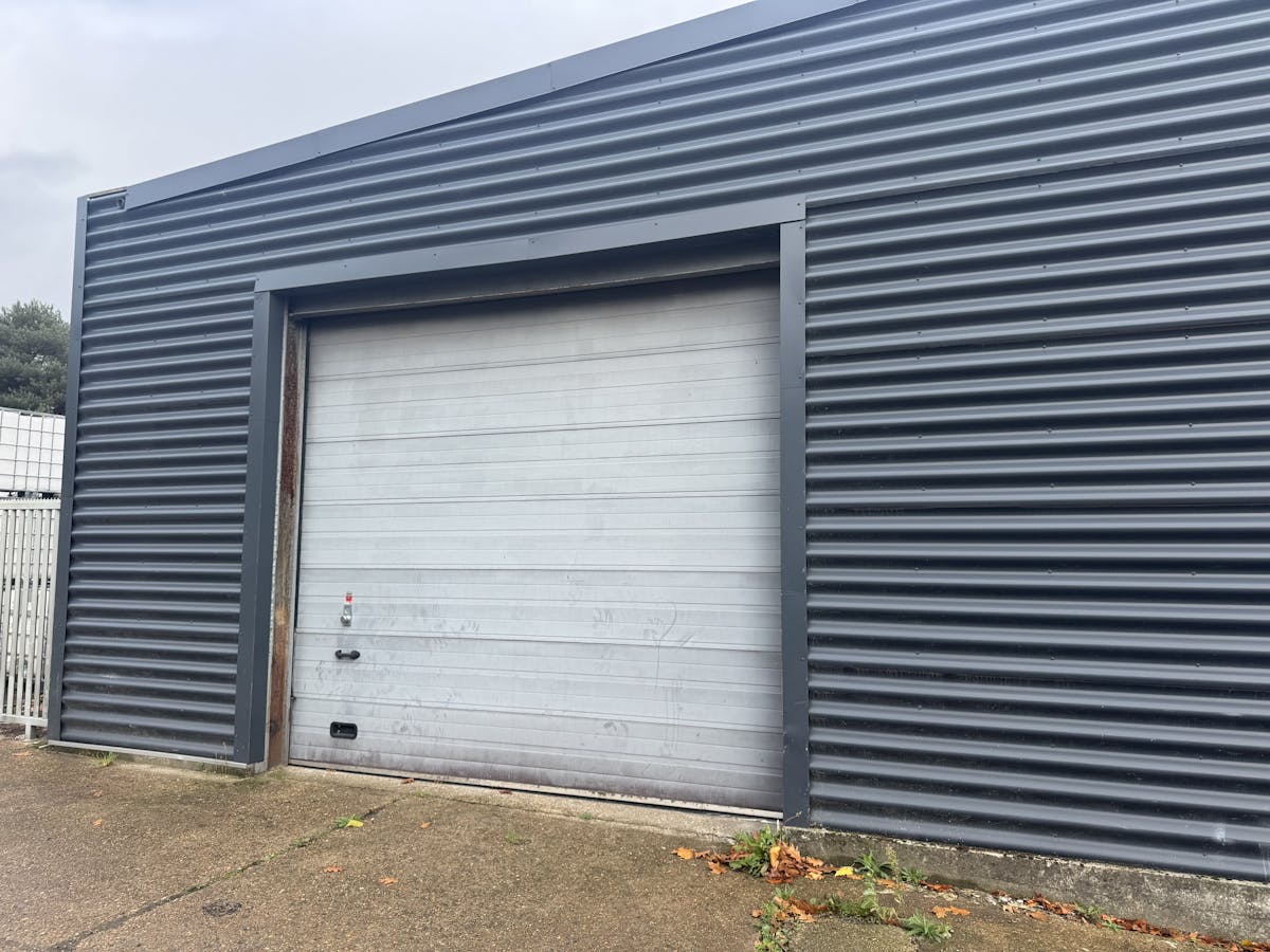 Ruime loods van 700 m² te huur in Sijsele - foto 5