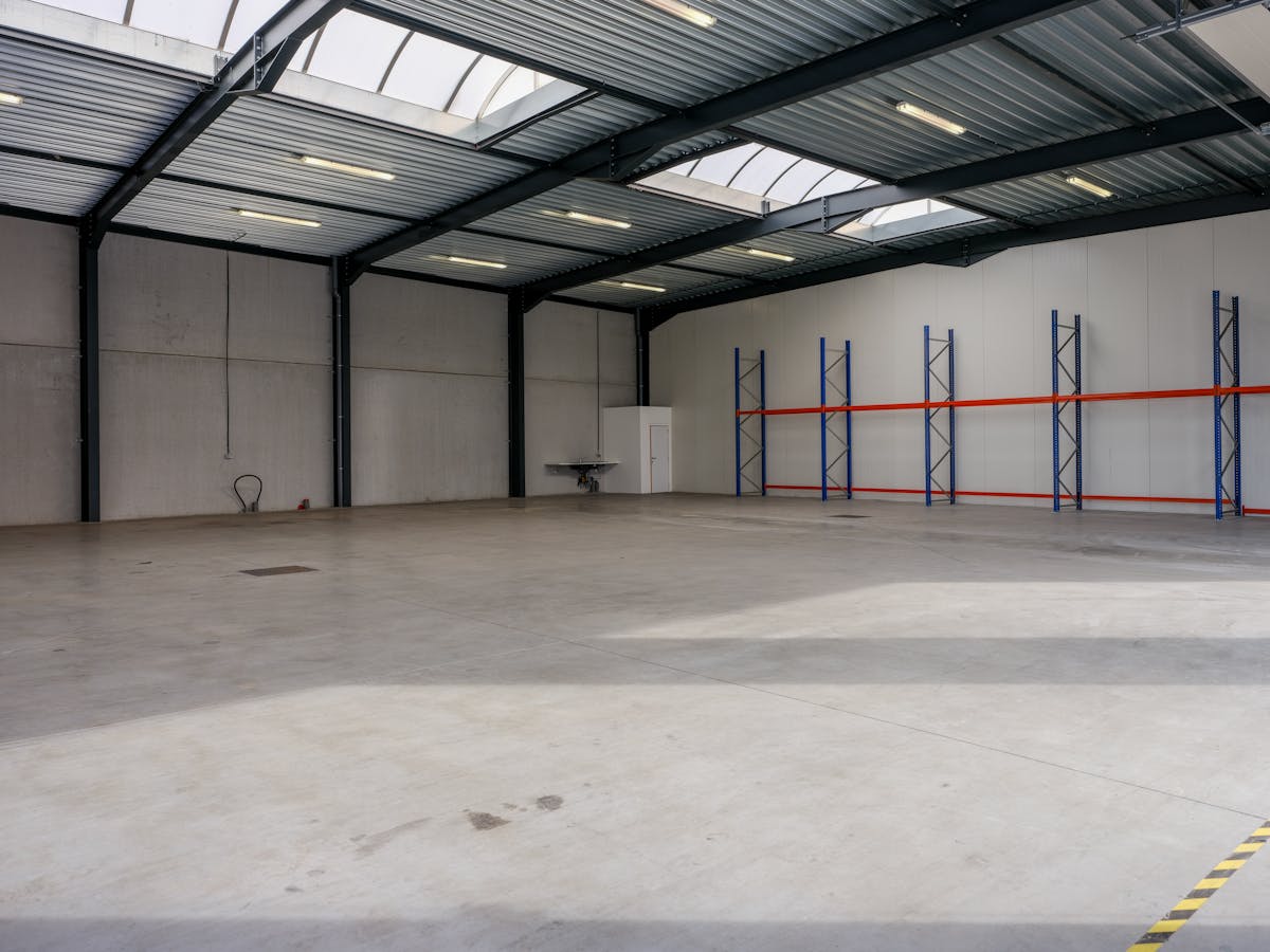 Centraal gelegen nieuwbouw loods in Zwevezele - foto 4