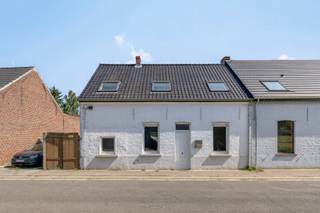 Very quietly located this spacious 3-front house on a plot of 3a 70ca in Affligem. The house is located in a quiet and very child...