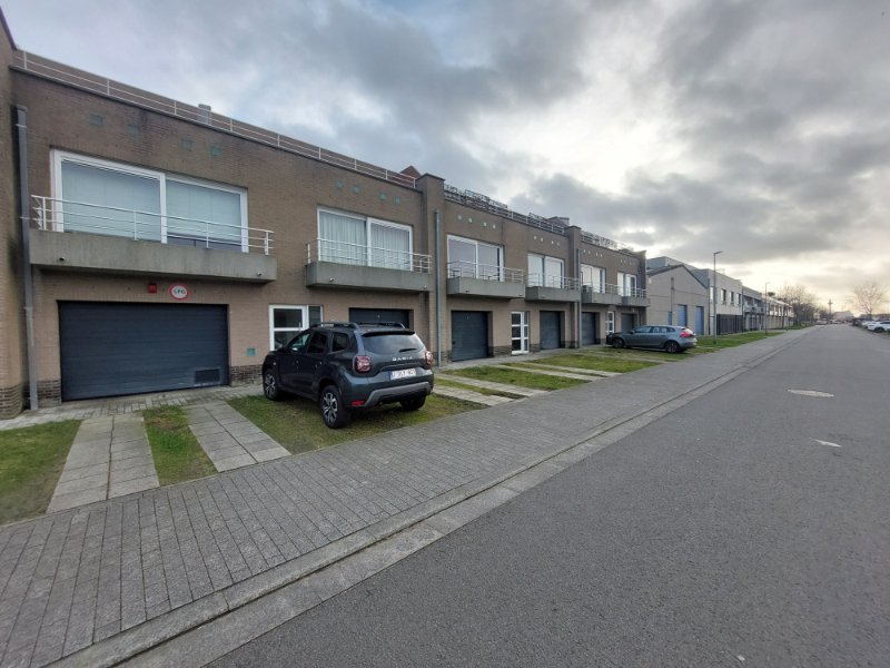 Spacious garage box for rent in a prime location on Graaf Jansdijk, Zeebrugge - Perfect for your storage needs! - photo 4