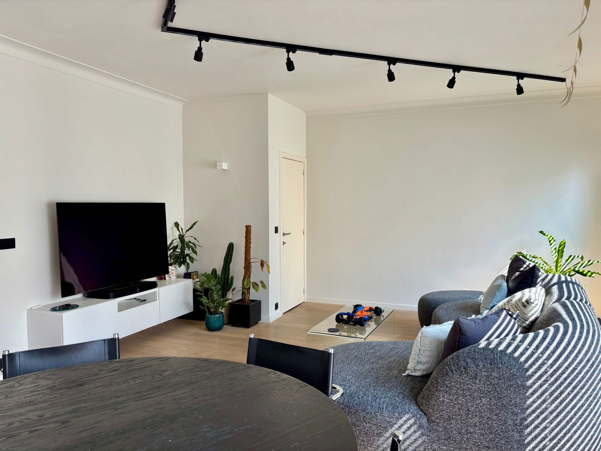 Te huur: Lichtrijk tweeslaapkamerappartement - foto 4