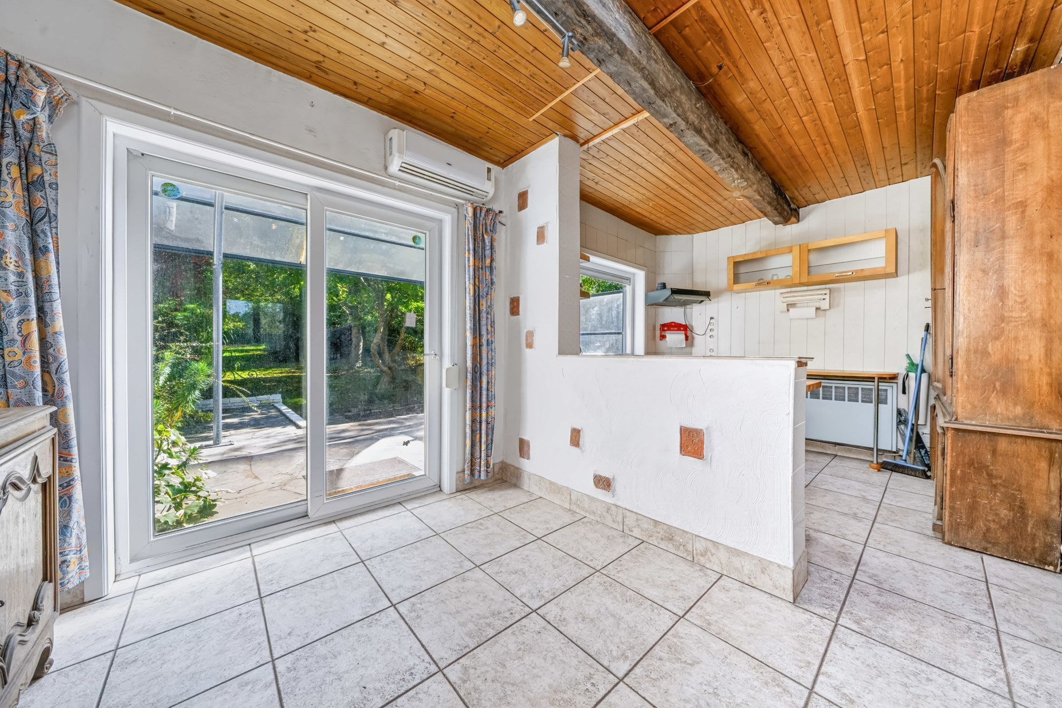 Woning met 3 slaapkamers, garage en tuin - foto 4